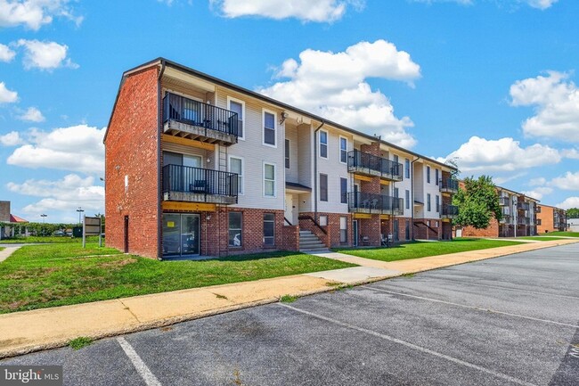 Building Photo - 1001 White Oak Rd