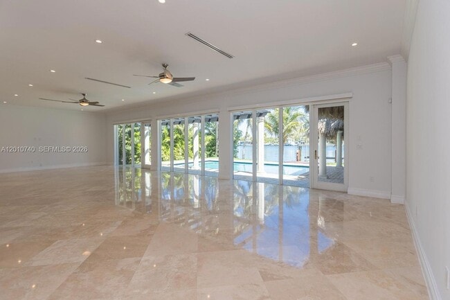 Photo - 425 N Shore Dr