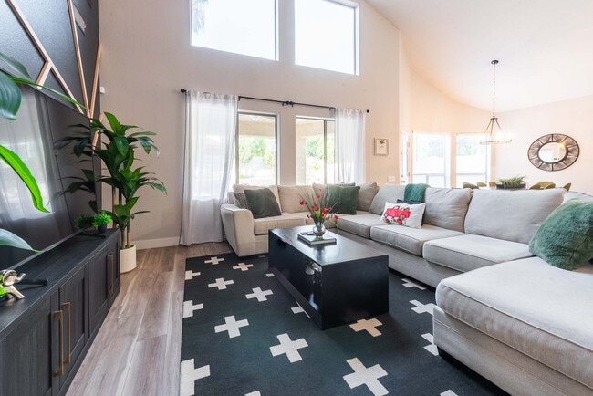 Building Photo - 5924 E Woodridge Dr Unit SI ID1244926P