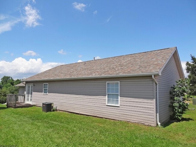 Photo - 1002 Bakers Ridge Rd