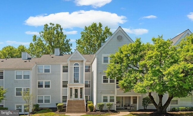 Building Photo - 8387 Montgomery Run Rd Unit E