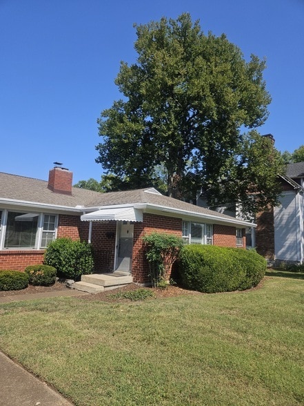 Photo - 2502 Woodlawn Dr