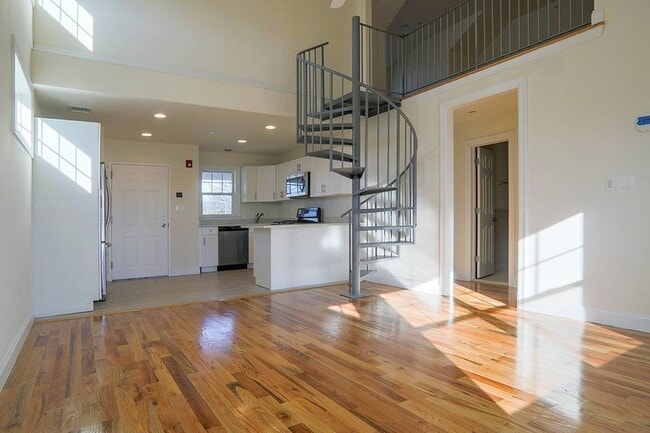 Building Photo - 40 Cedar Swamp Rd Unit 1005