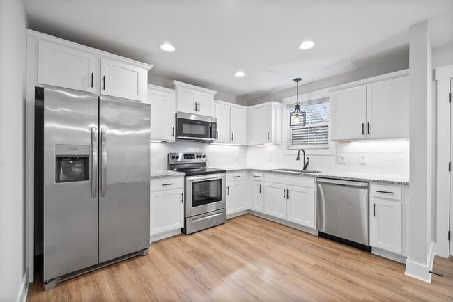 Photo - 205 Maple St