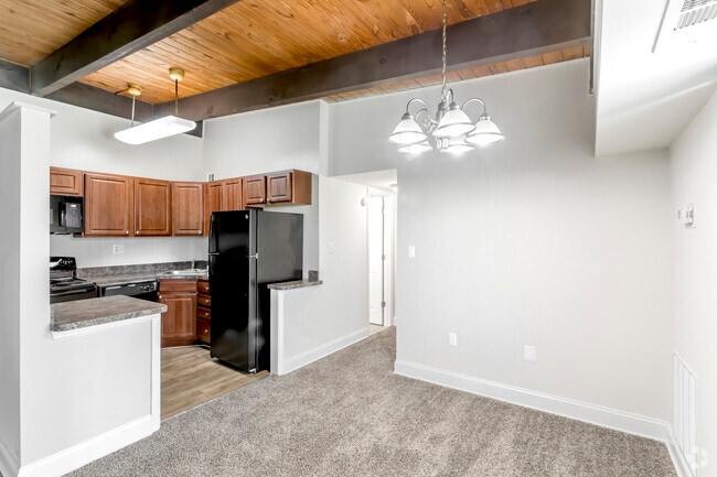 1 BR, 1 BA - 650 SF - Glenmont Forest