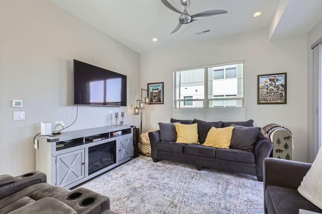 Building Photo - 5409 Allison St Unit ID1338727P