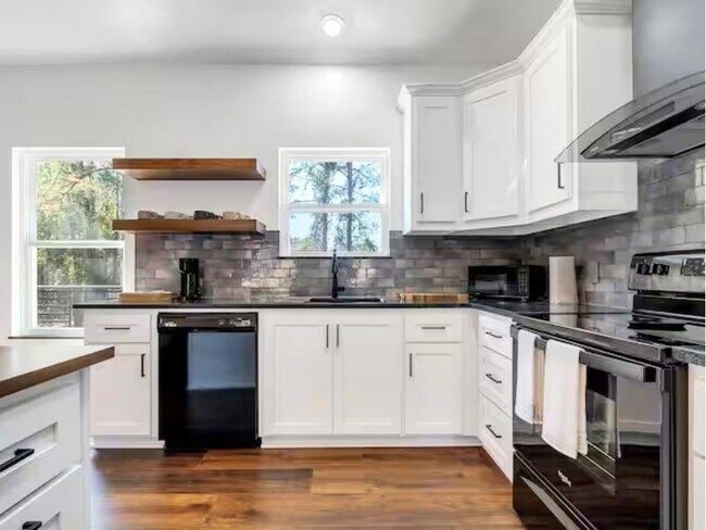 Photo - 134 Blackberry Ln