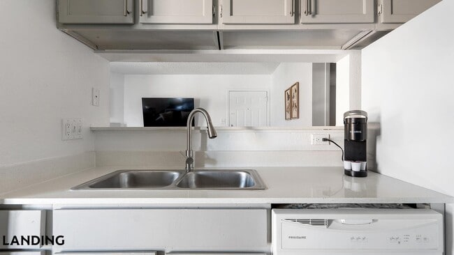 Photo - 1071 Clayton Ln Unit M0118