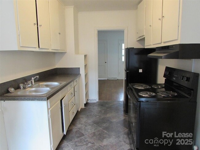 Photo - 324 W McCubbins St