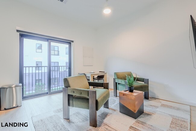 Building Photo - 2623 Keene St Unit 528