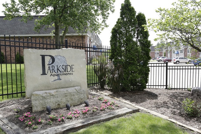 Building Photo - Parkside