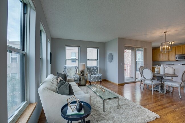 Photo - 680 N 2nd St