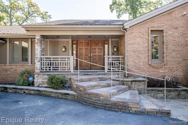 Photo - 135 W Hickory Grove Rd