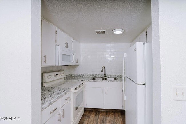 Photo - 2690 N 43rd Ave