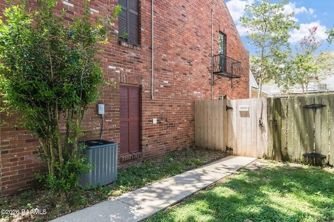 Photo - 200 Curtis St