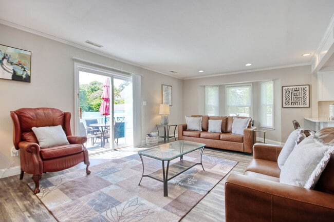 Photo - 1563 Elizabeth Rd Unit ID1356515P