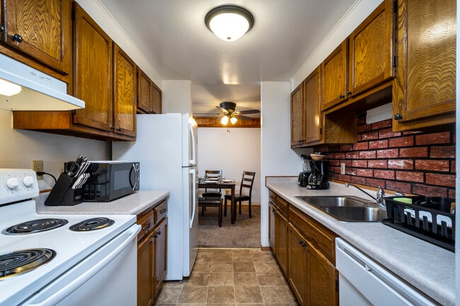 Fully-stocked Kitchen - Countryside Corporate Apartments