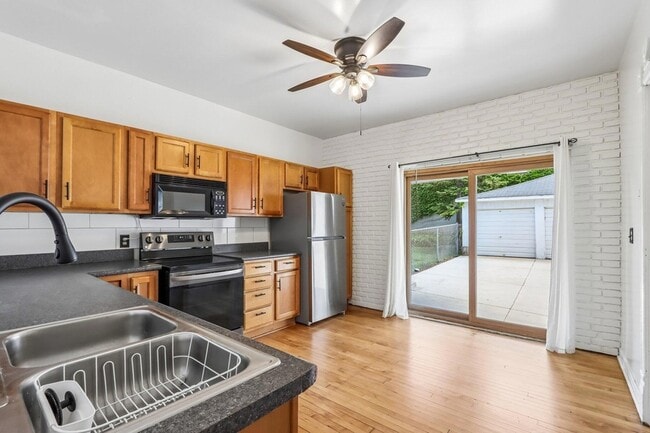 Photo - 1660 N Marshall St