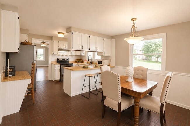 Photo - 2757 School Dr