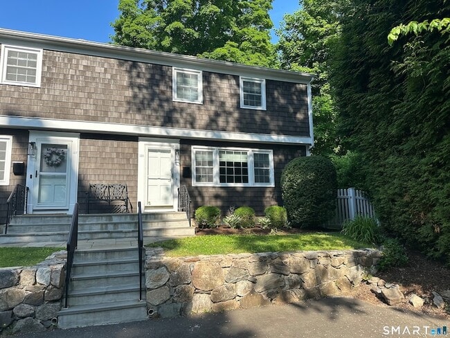 Building Photo - 135 Millport Ave