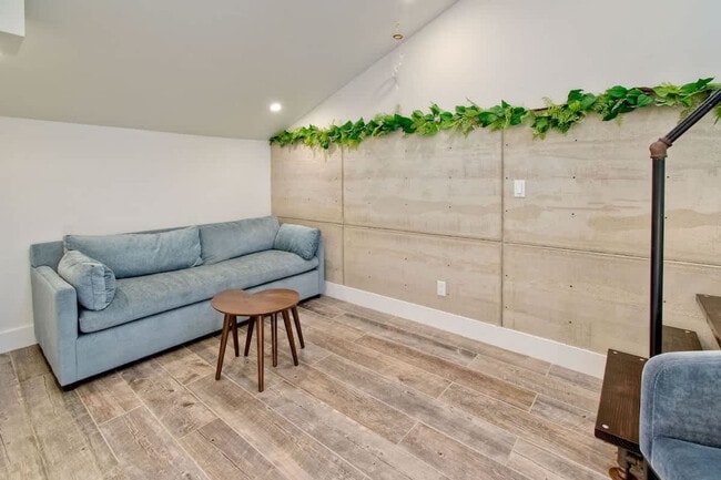 Photo - 1823 Milbank Rd Unit ID1292600P