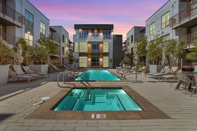 Building Photo - ROEN Menlo Park