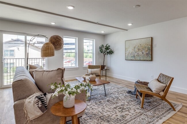 Photo - 4701 San Jacinto St Unit 104