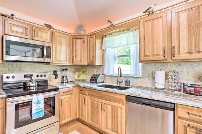 Photo - 423 SW 1st Ave