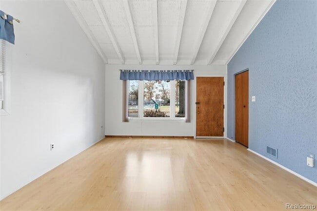 Photo - 25118 Lehigh St