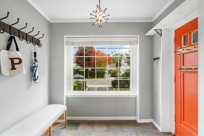 Photo - 467 Pelhamdale Ave