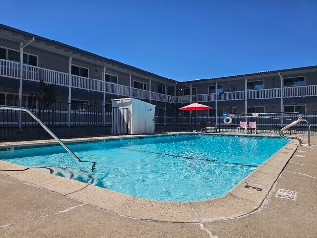 Sunrise Apartments Pool - Sunrise Apartments