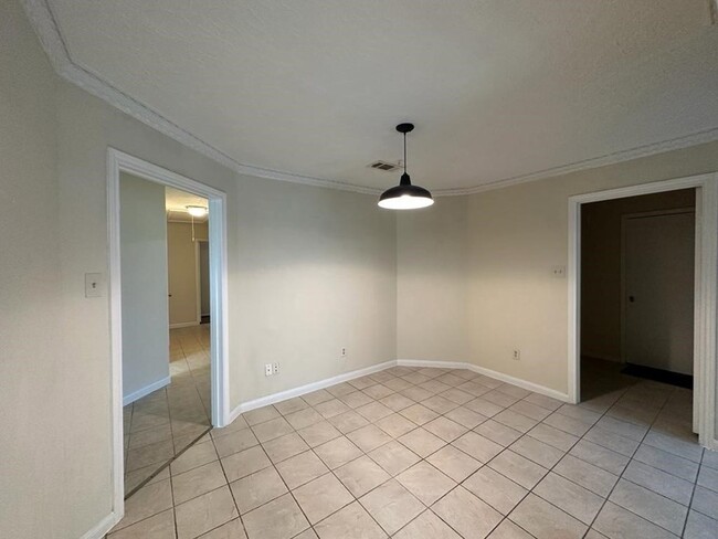 Photo - 239 Kings Way