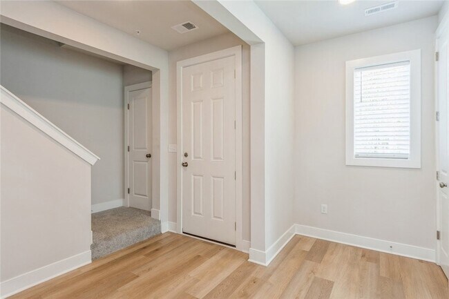 Photo - 701 Halcyon Ln