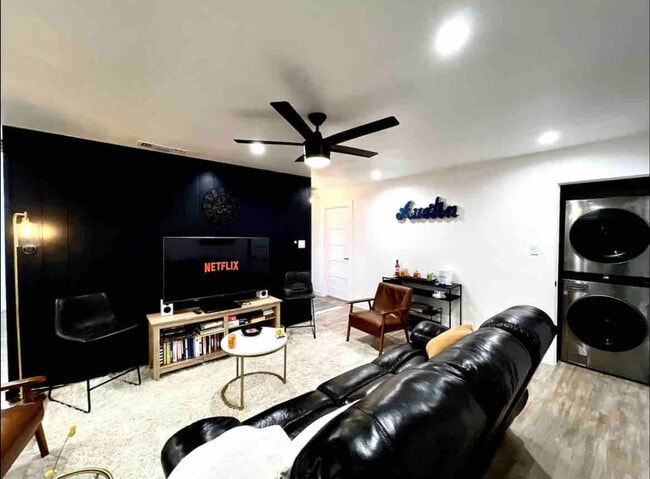 Building Photo - 607 Blueberry Hill Unit SI ID1492693P