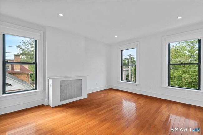 Photo - 48 Trumbull St