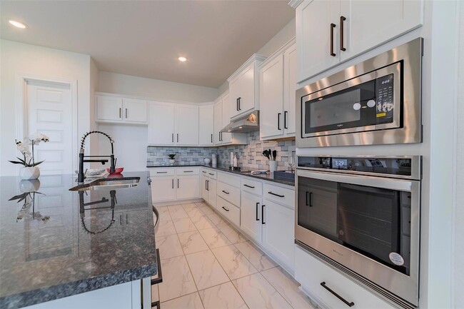 Photo - 101 Woodstock Cir