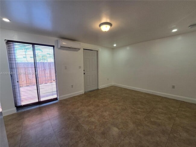 Photo - 2957 SW 36th Ct Unit 4