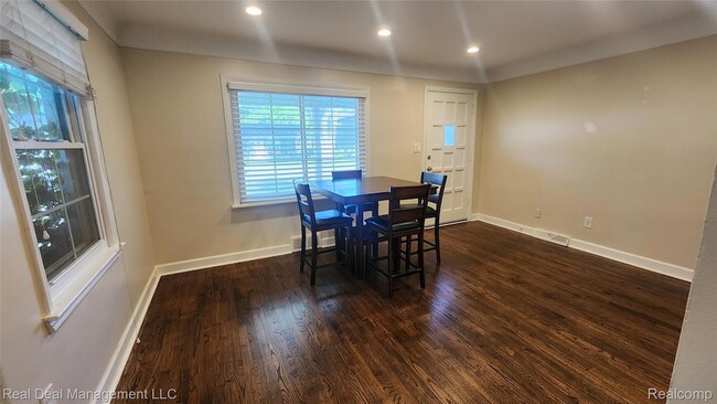 Photo - 30066 Brentwood St