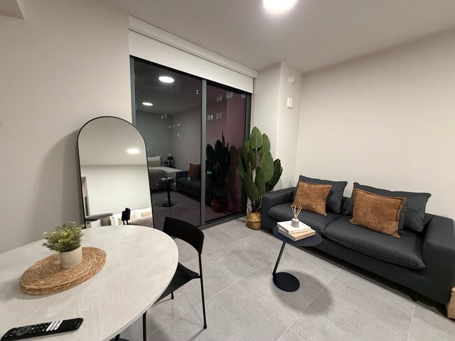 Building Photo - 121 NE 5th St Unit SI FL9-ID1404478P