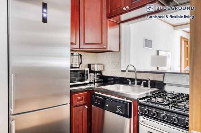 Photo - 145 W 58th St Unit FL5-ID848