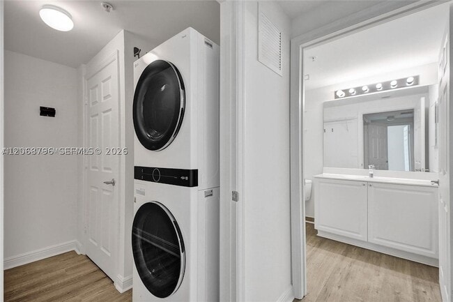 Photo - 888 Douglas Rd Unit 304