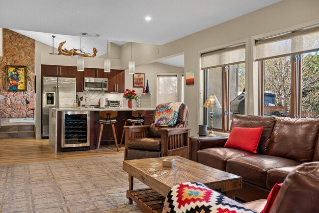 Building Photo - 77 Wild Horse Mesa Dr Unit ID1324988P