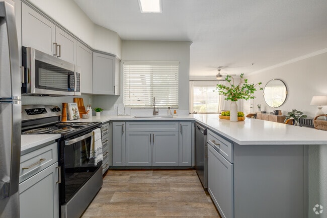 1BR, 1BA - 758SF - Kitchen - CityScape at Lakeshore