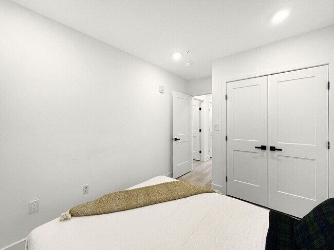 Photo - 1033 Newton St NE Unit SI ID1573092P