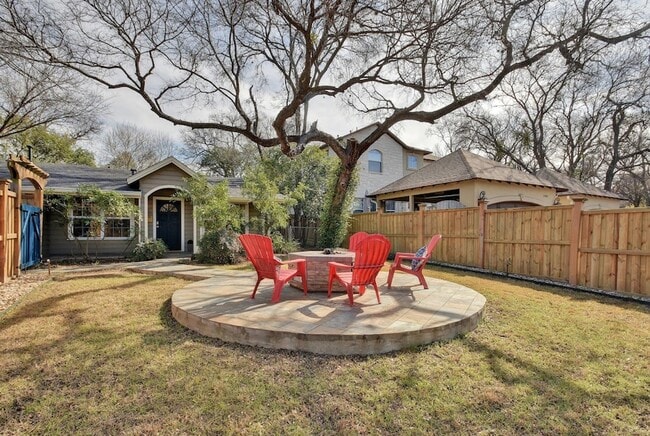 Photo - 1909 Winsted Ln