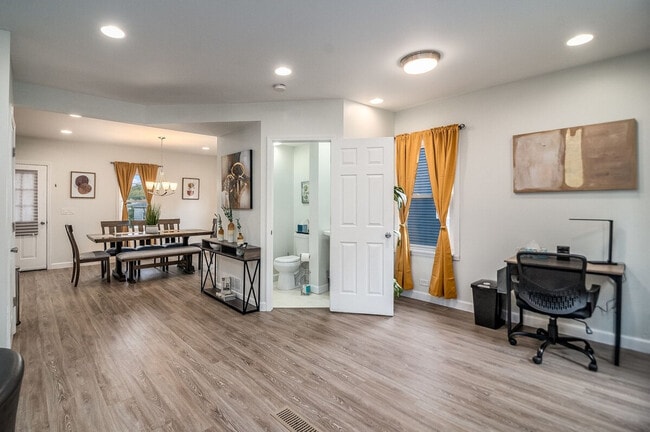 Photo - 327 W School St Unit ID1285045P