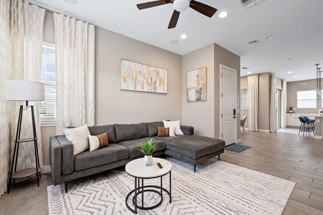 Building Photo - 1913 E Rosemary Dr Unit ID1244336P