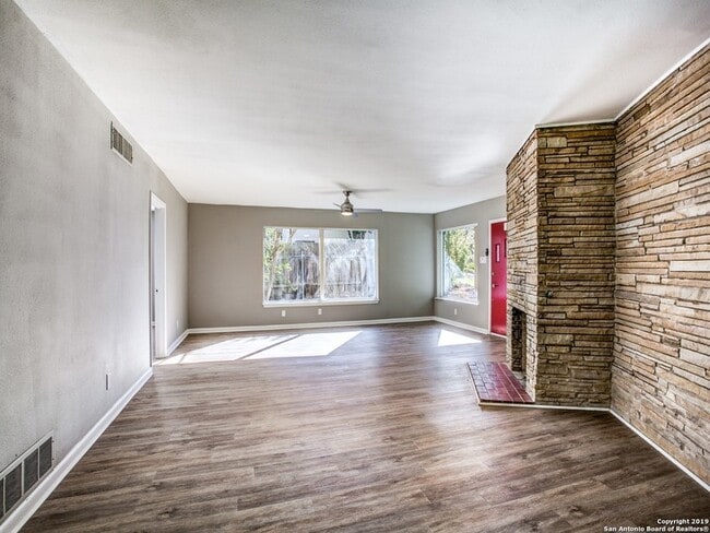 Photo - 413 Garraty Rd