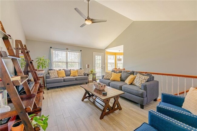 Photo - 105 NW Erika Ct