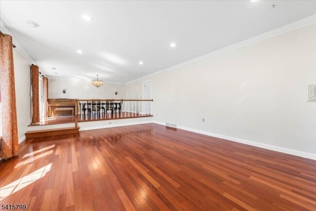 Photo - 300 Old York Rd